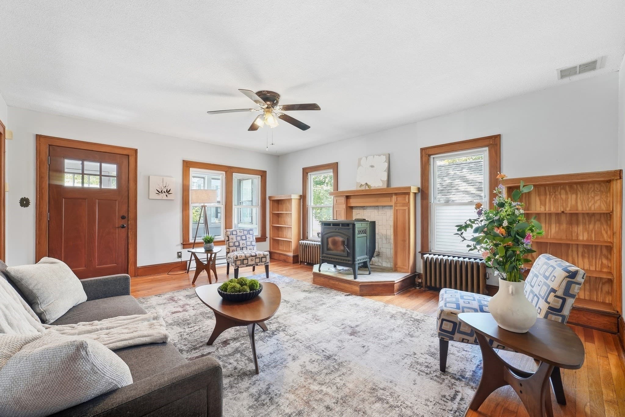 Single Family Residence at 31 Gates St, Holyoke MA 01040, Holyoke, photo 3 of 41