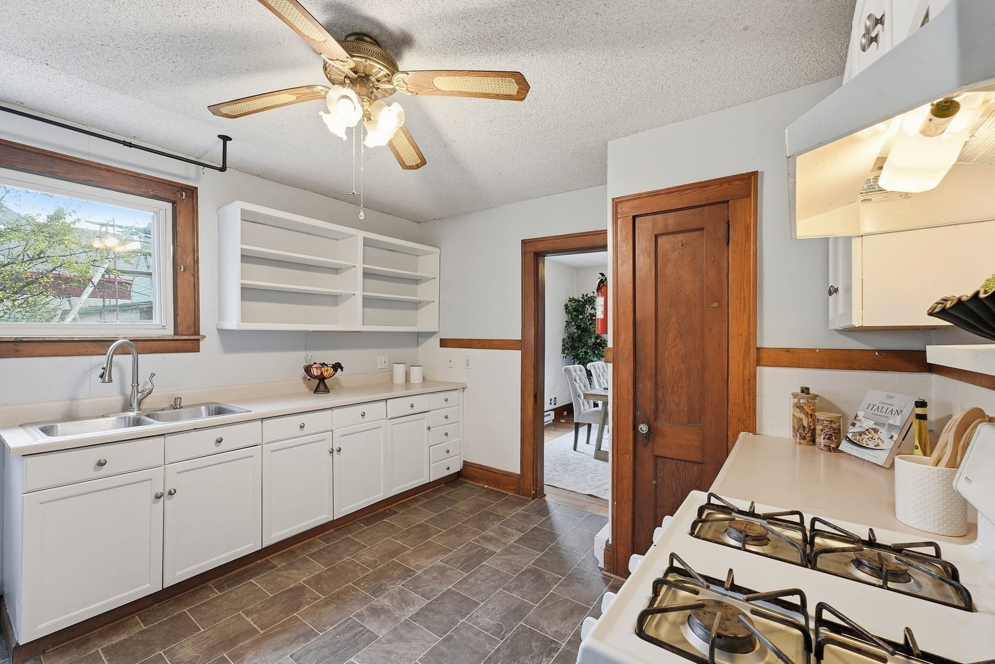 Single Family Residence at 31 Gates St, Holyoke MA 01040, Holyoke, photo 9 of 41
