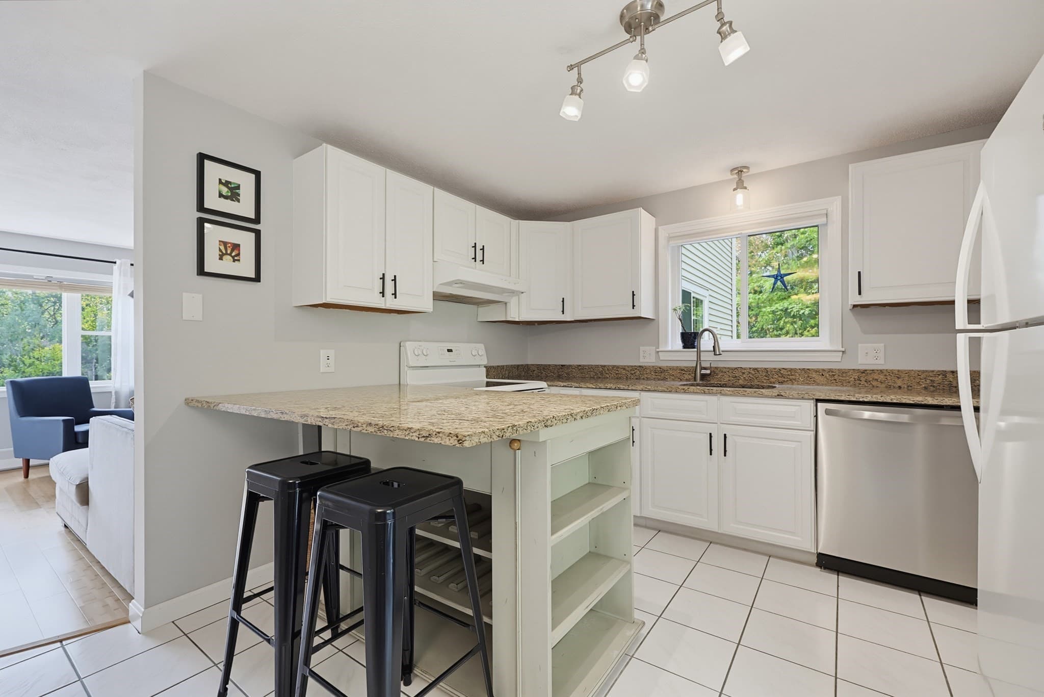 Condominium at 152 E. Bacon St. # D5, Plainville MA 02762, Plainville, photo 8 of 35