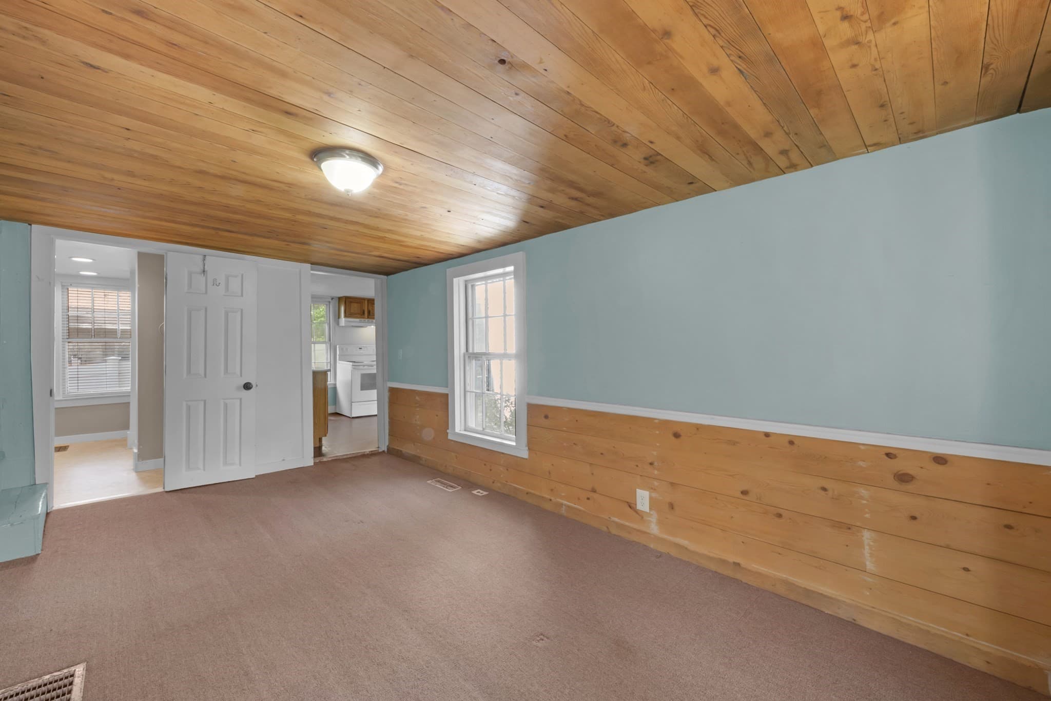 Single Family Residence at 3 Fullam Hill Rd, North Brookfield MA 01535, photo 6 of 16