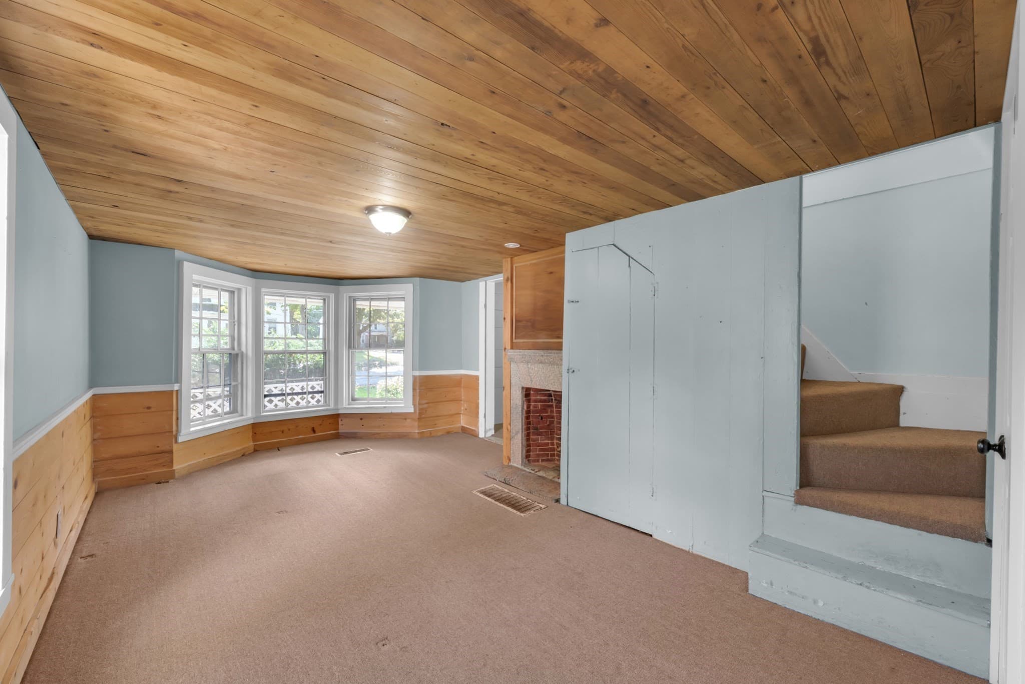 Single Family Residence at 3 Fullam Hill Rd, North Brookfield MA 01535, photo 5 of 16