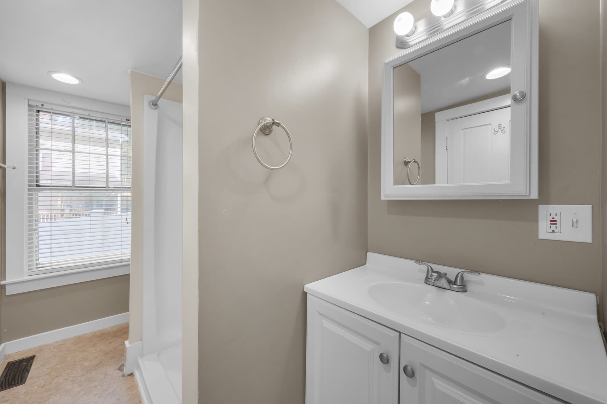 Single Family Residence at 3 Fullam Hill Rd, North Brookfield MA 01535, photo 11 of 16