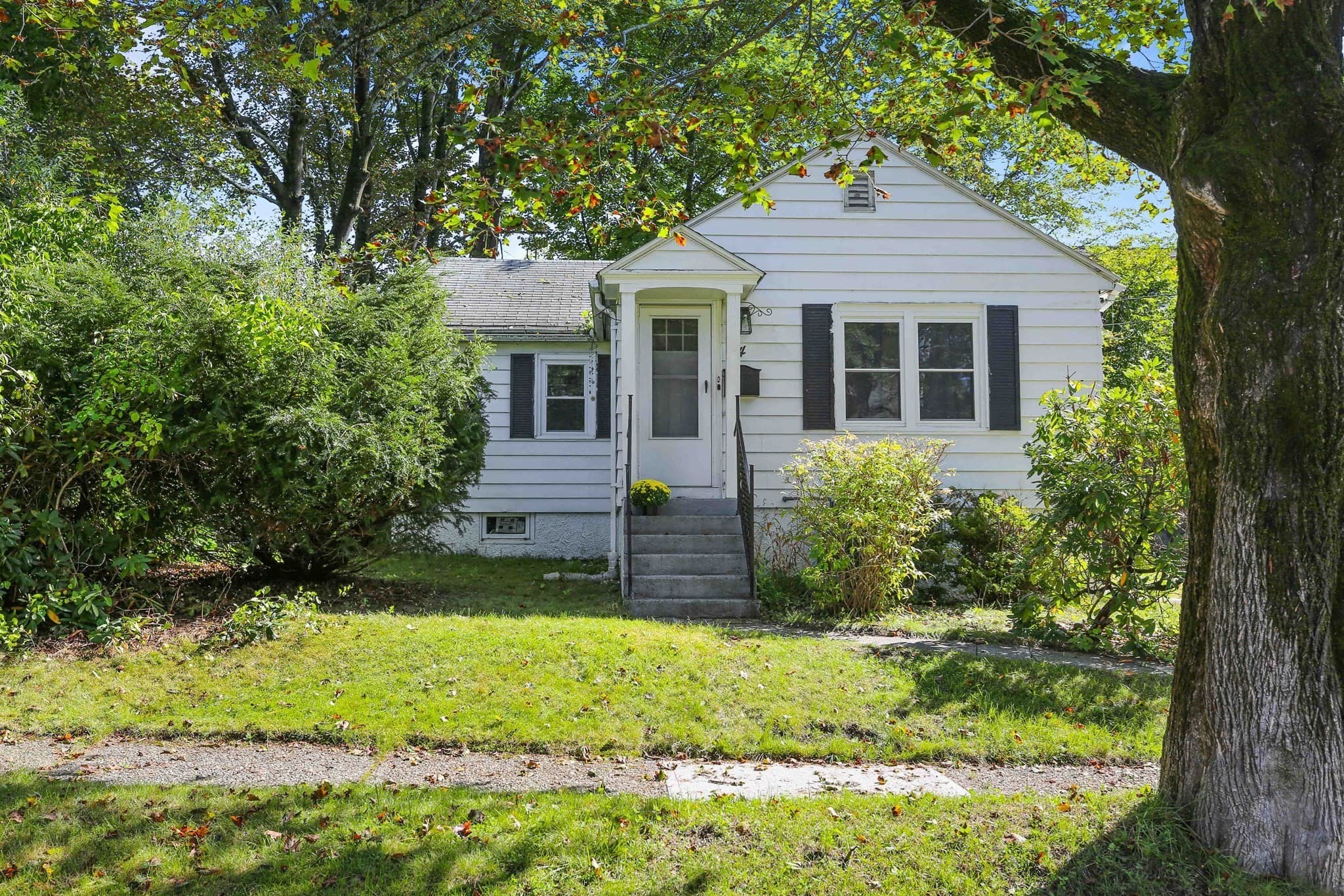 Single Family Residence at 4 Pomona Rd, Worcester MA 01602, Worcester, photo 2 of 37