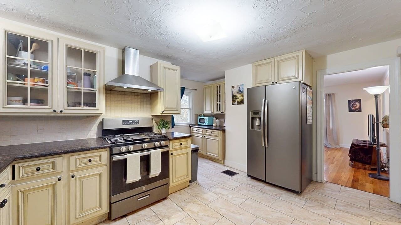 Single Family Residence at 4 Pomona Rd, Worcester MA 01602, Worcester, photo 4 of 37