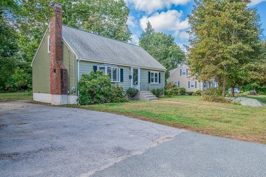 Single Family Residence at 124 King Hill Road, Braintree MA 02184, Braintree, photo 2 of 42