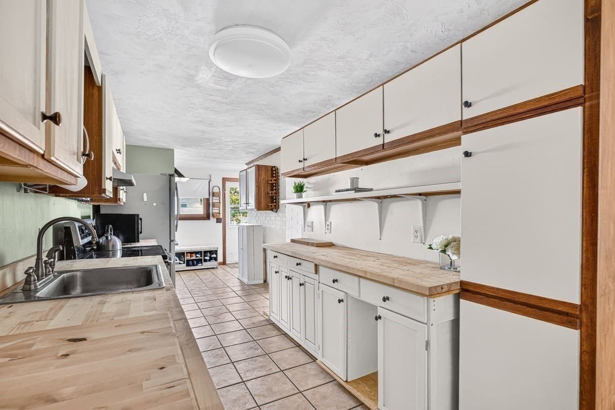 Single Family Residence at 93 Shore Drive, Plymouth MA 02360, Plymouth, photo 11 of 33