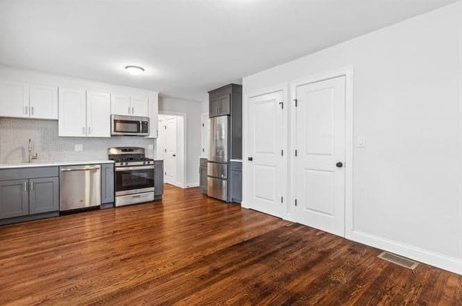 4 Family at 183 Whitwell St, Quincy MA 02169, Quincy, photo 7 of 19