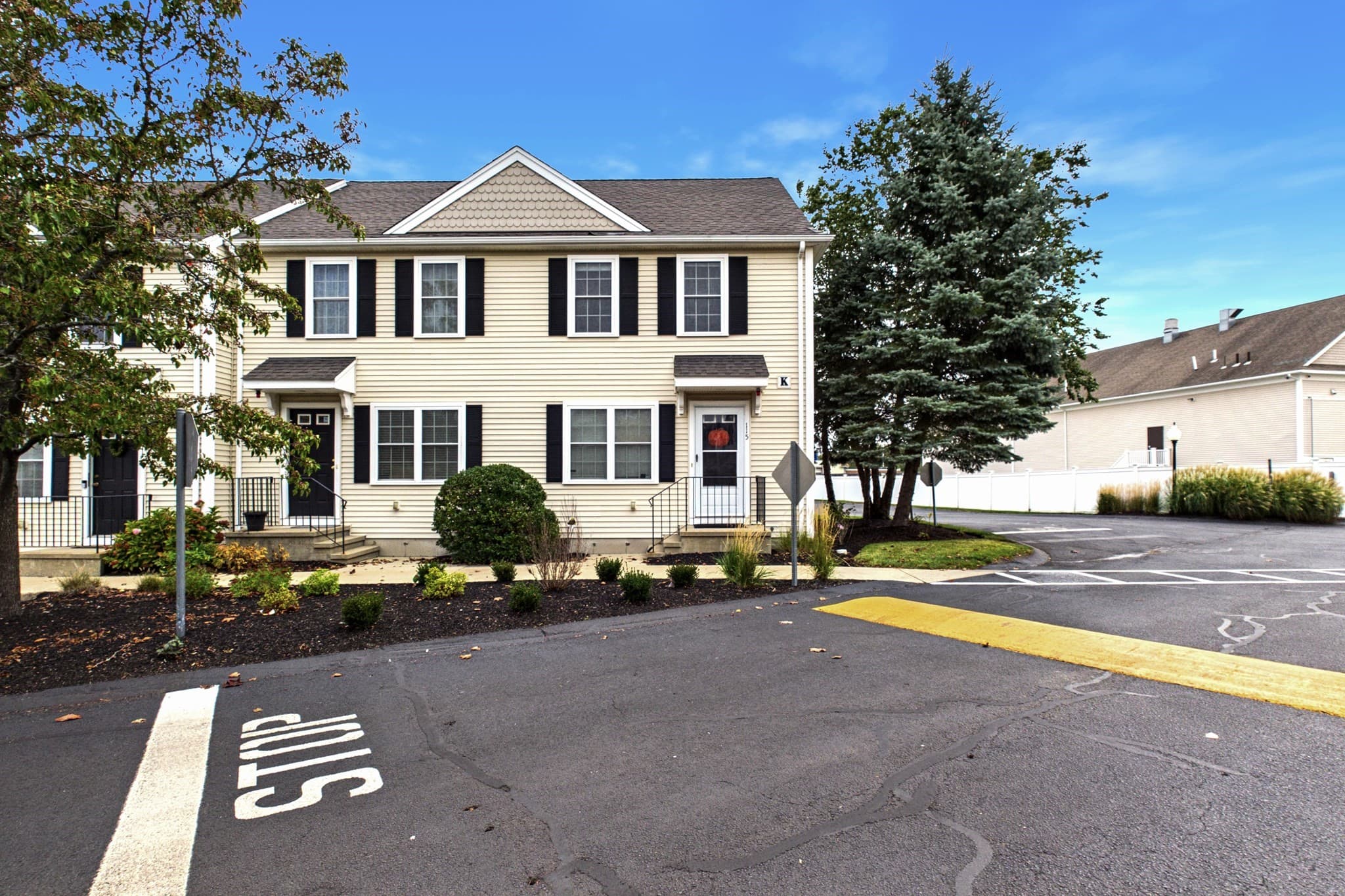 Condominium at 115 Boxberry Ln # 115, Rockland MA 02370, Rockland, photo 4 of 39
