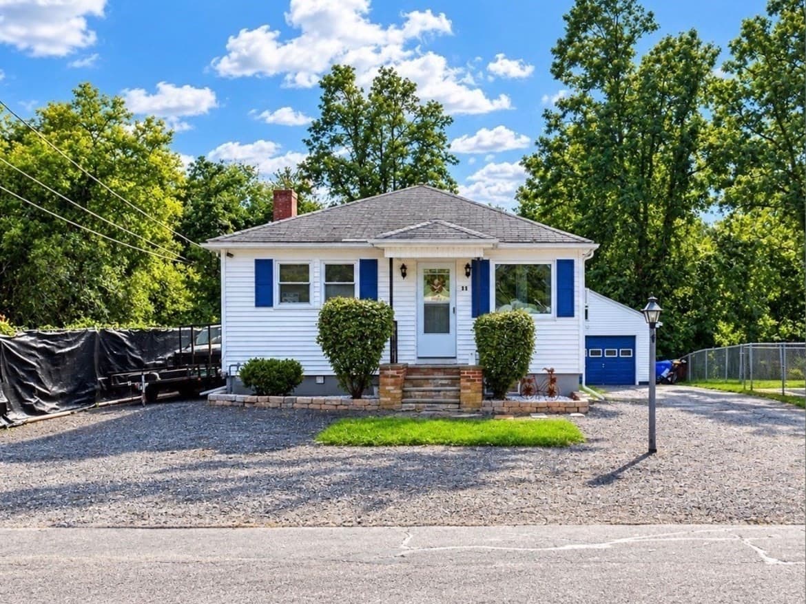 11 Hopewell St, Taunton MA 02078