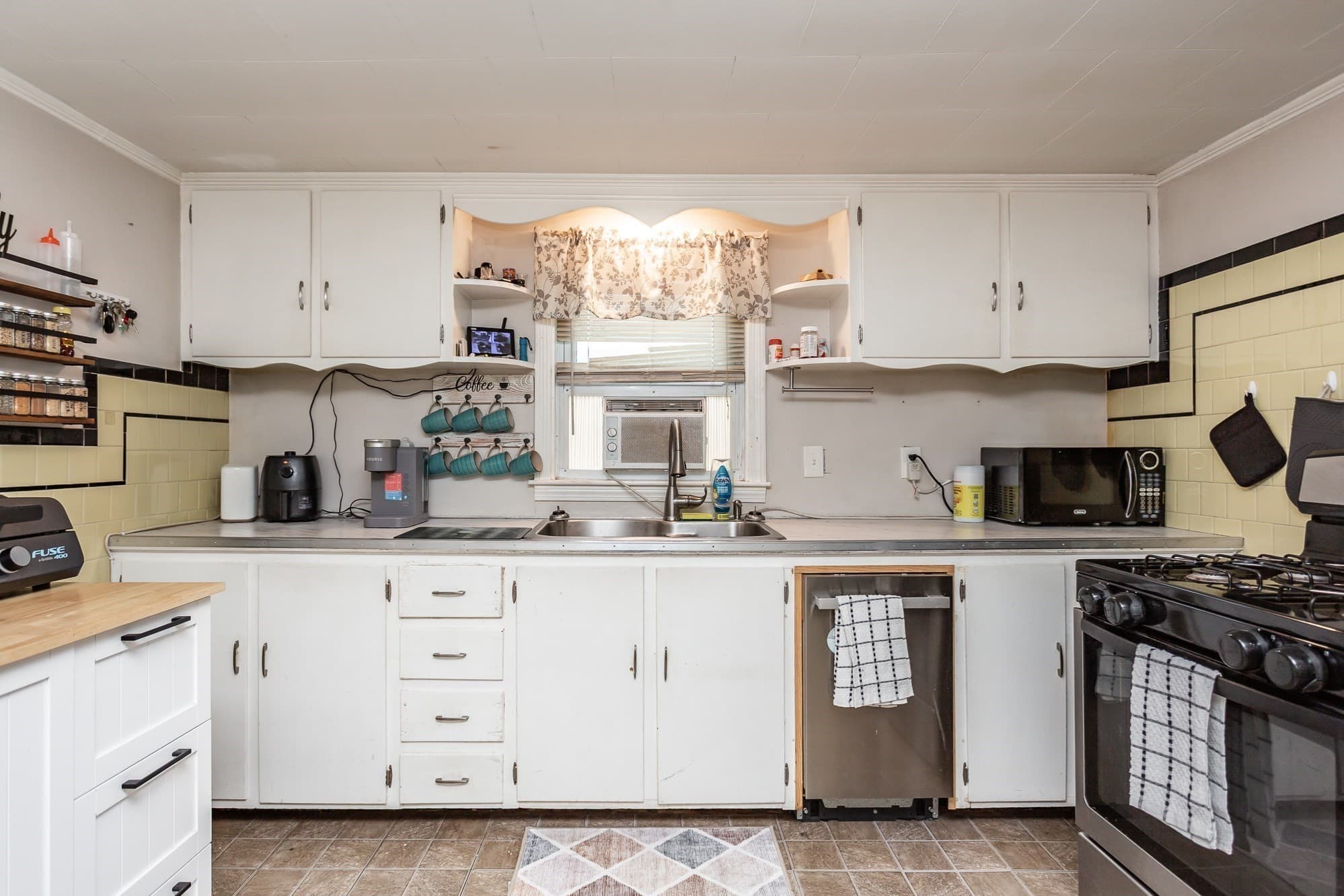 Single Family Residence at 11 Hopewell St, Taunton MA 02078, Taunton, photo 9 of 19