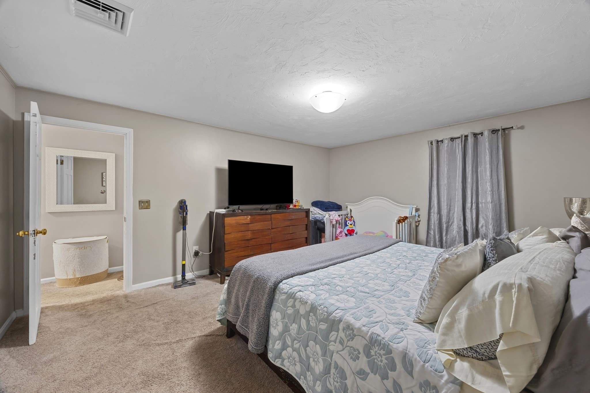 Single Family Residence at 133 Commonwealth Ave # B, Worcester MA 01604, Worcester, photo 17 of 39