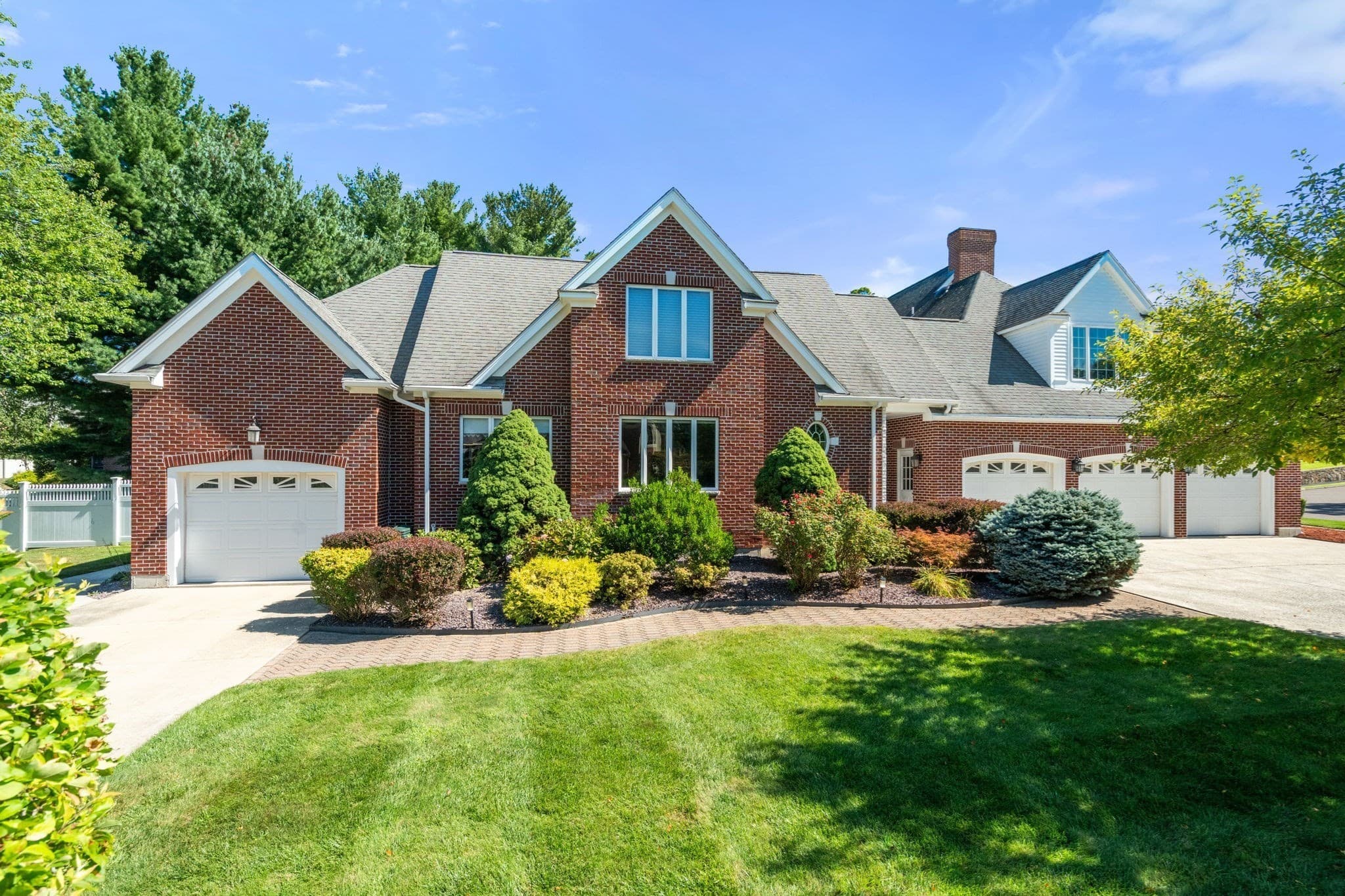 Single Family Residence at 5 Elizabeth Way, Lynnfield MA 01940, Lynnfield, photo 2 of 42