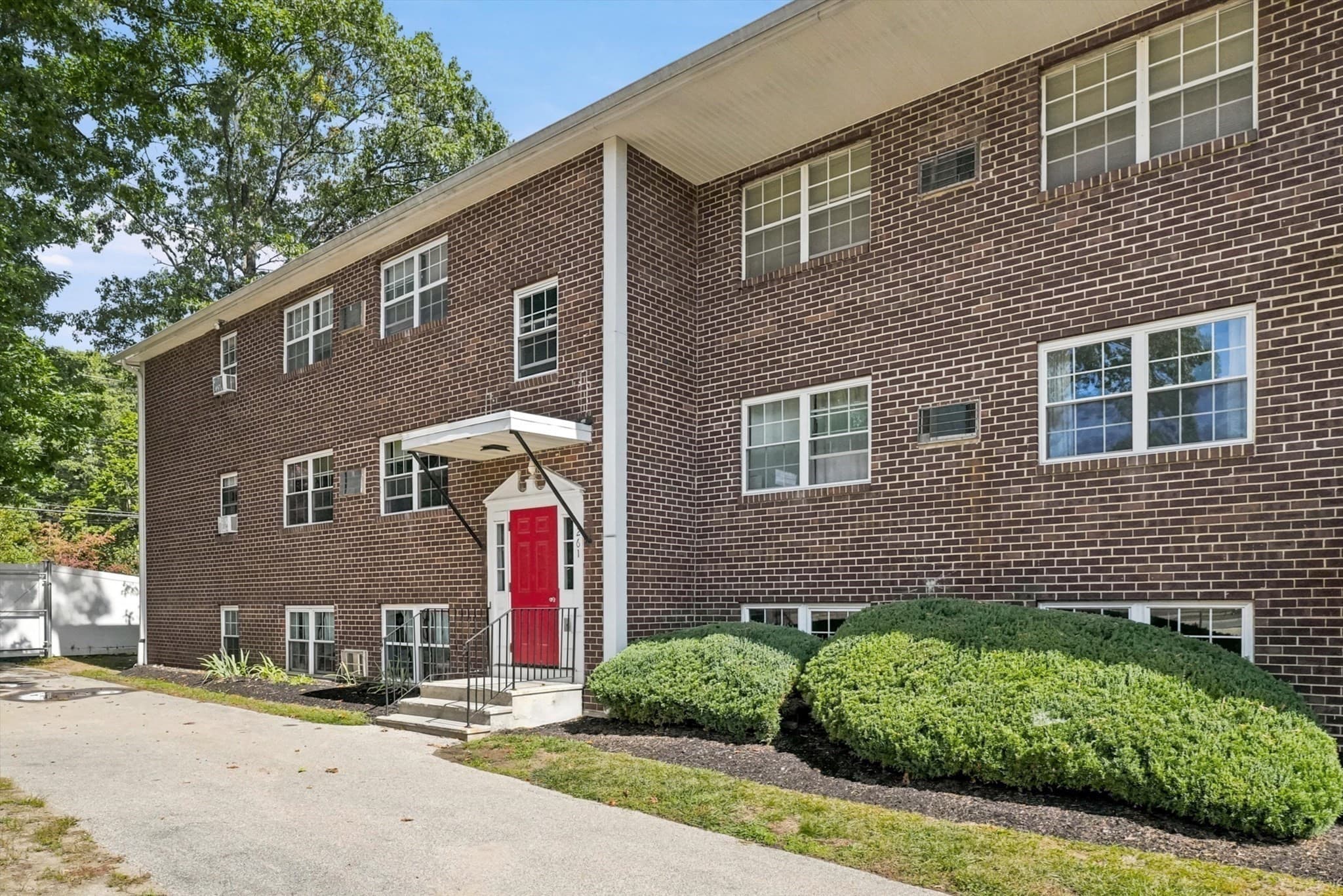 Condominium at 261 Boston Post Rd East # 4, Marlborough MA 01752, Marlborough, photo 2 of 27
