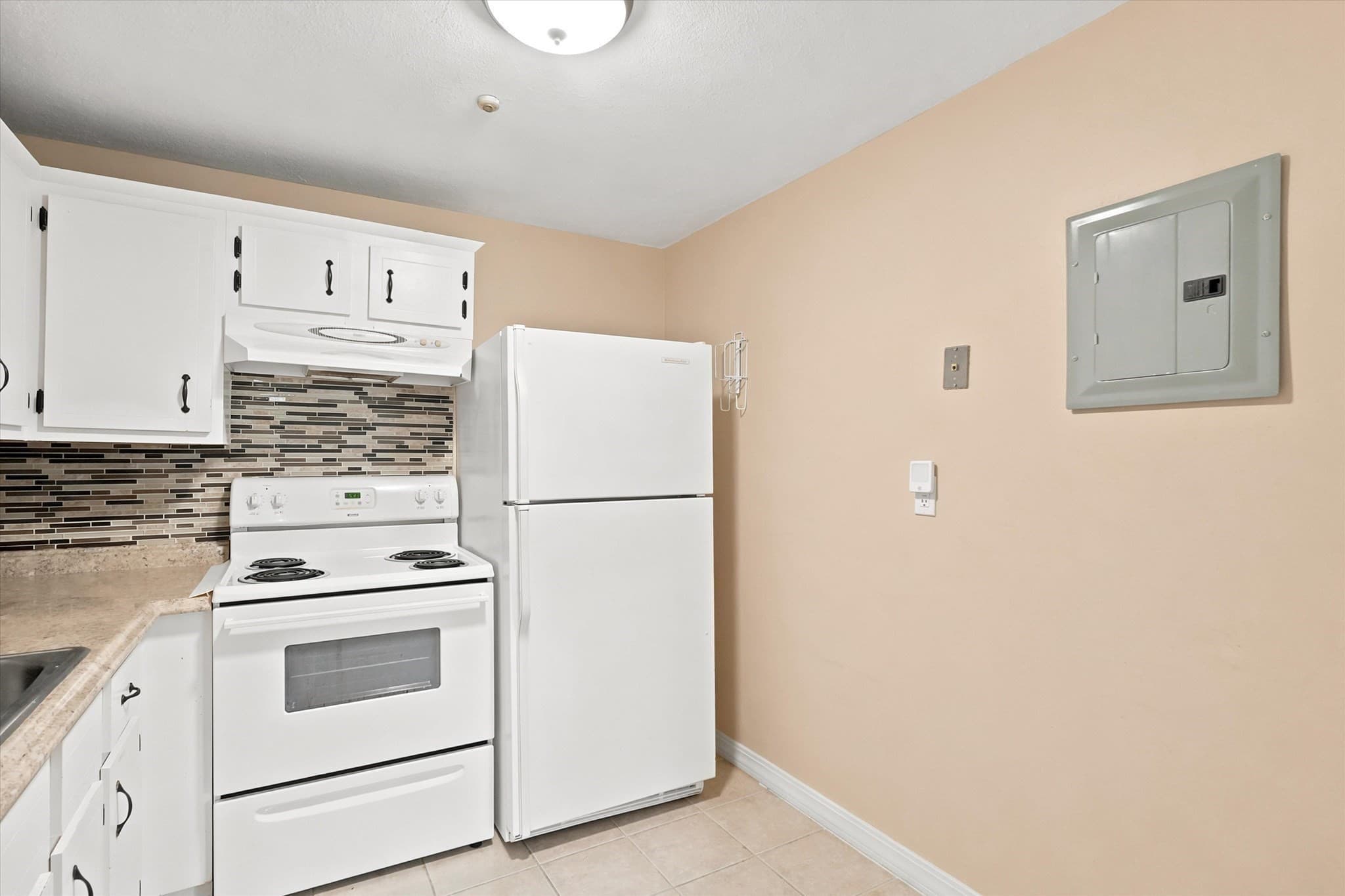 Condominium at 261 Boston Post Rd East # 4, Marlborough MA 01752, Marlborough, photo 18 of 27