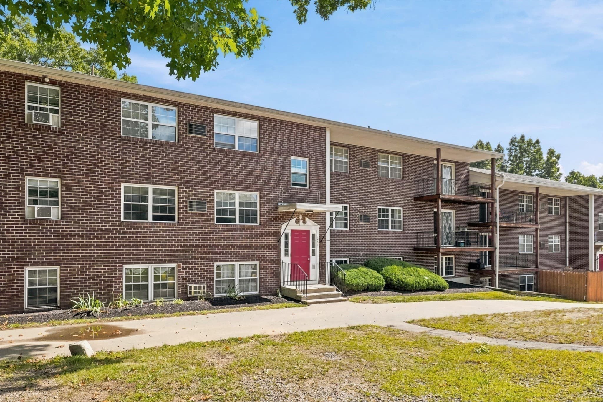 Condominium at 261 Boston Post Rd East # 4, Marlborough MA 01752, Marlborough, photo 4 of 27