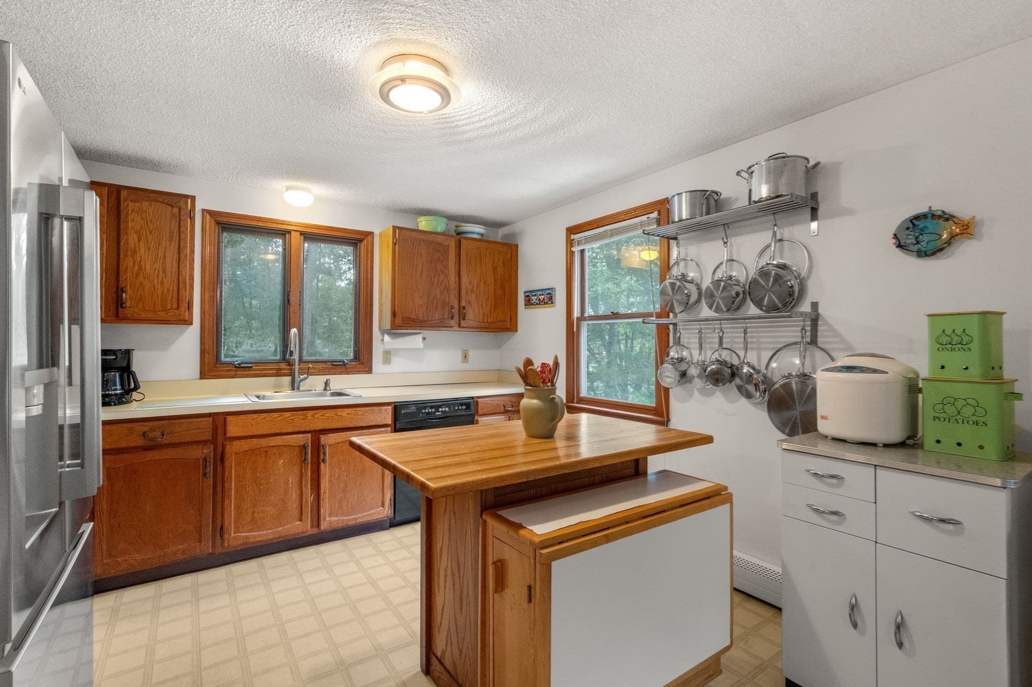 Single Family Residence at 12 Eldridge Street Ext, Bourne MA 02532, Bourne, photo 8 of 41