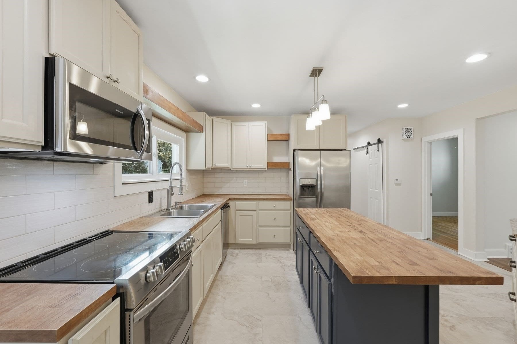 Single Family Residence at 7 Athens St, Auburn MA 01510, Auburn, photo 6 of 34