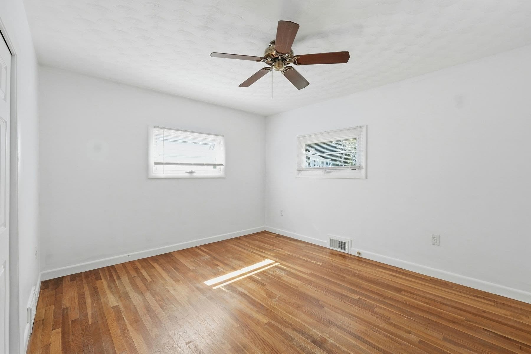 Single Family Residence at 7 Athens St, Auburn MA 01510, Auburn, photo 14 of 34
