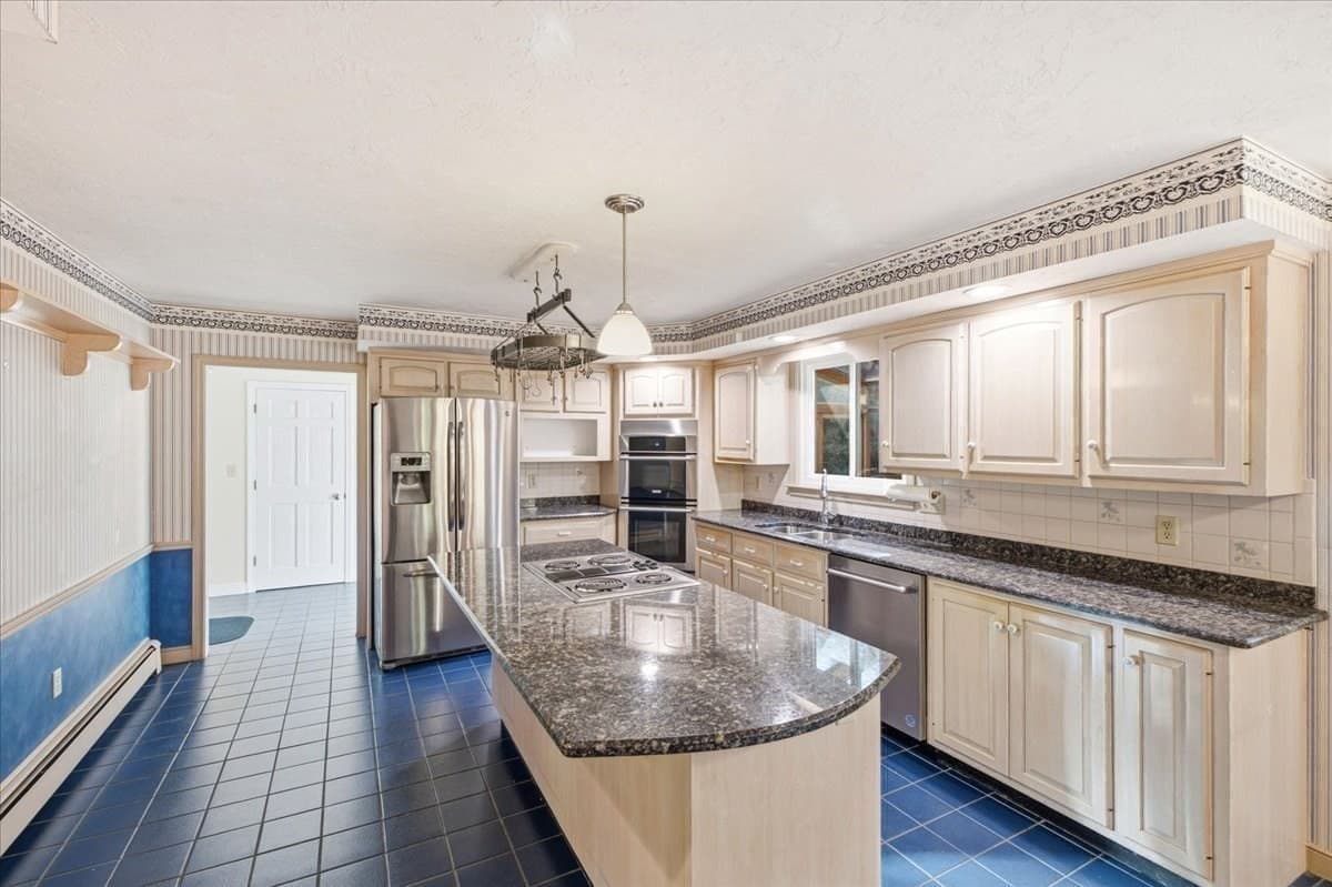 Single Family Residence at 113 Chief Justice Cushing Highway, Scituate MA 02066, Scituate, photo 17 of 42