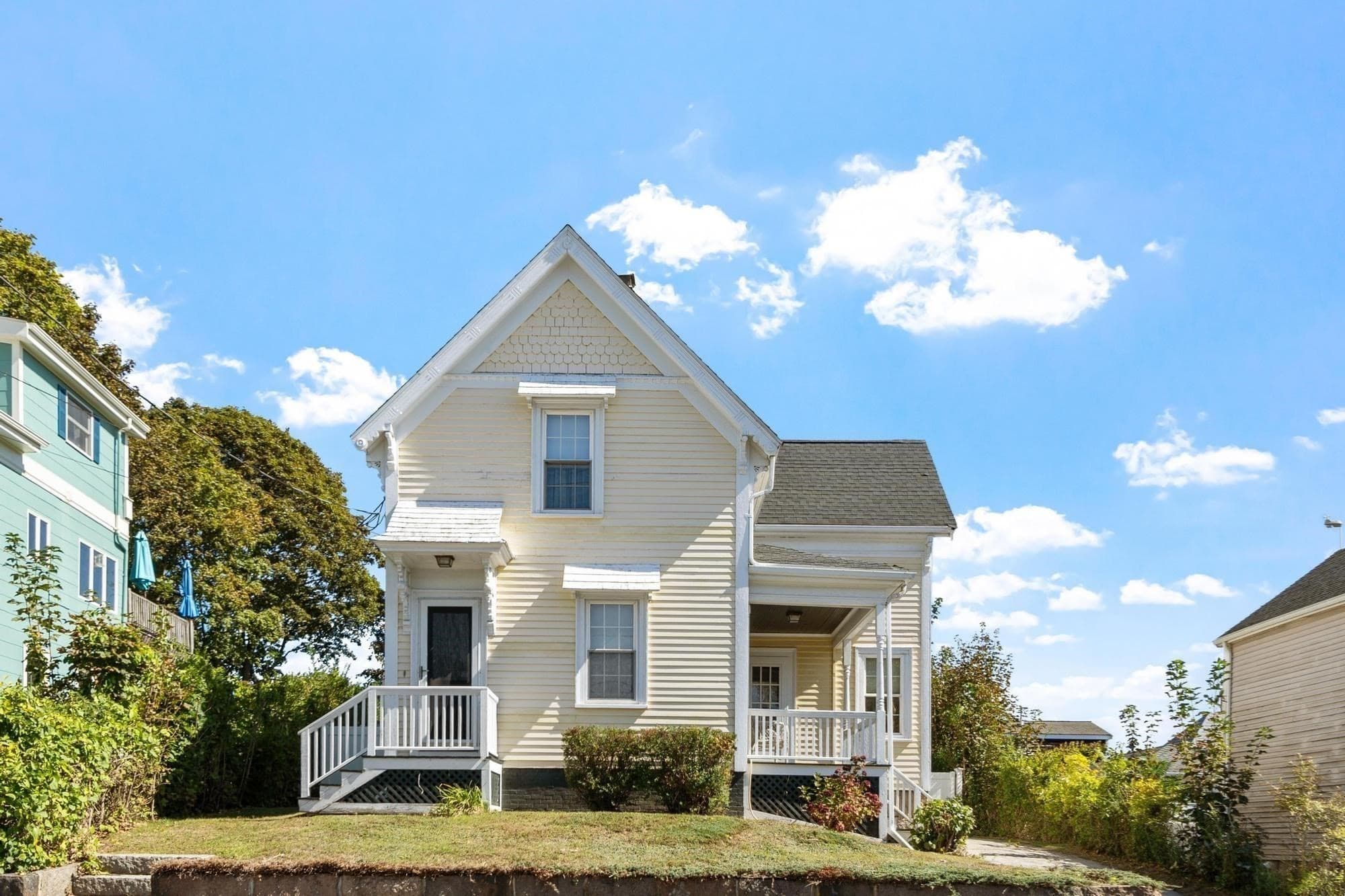 37 Hartz St, Gloucester MA 01930