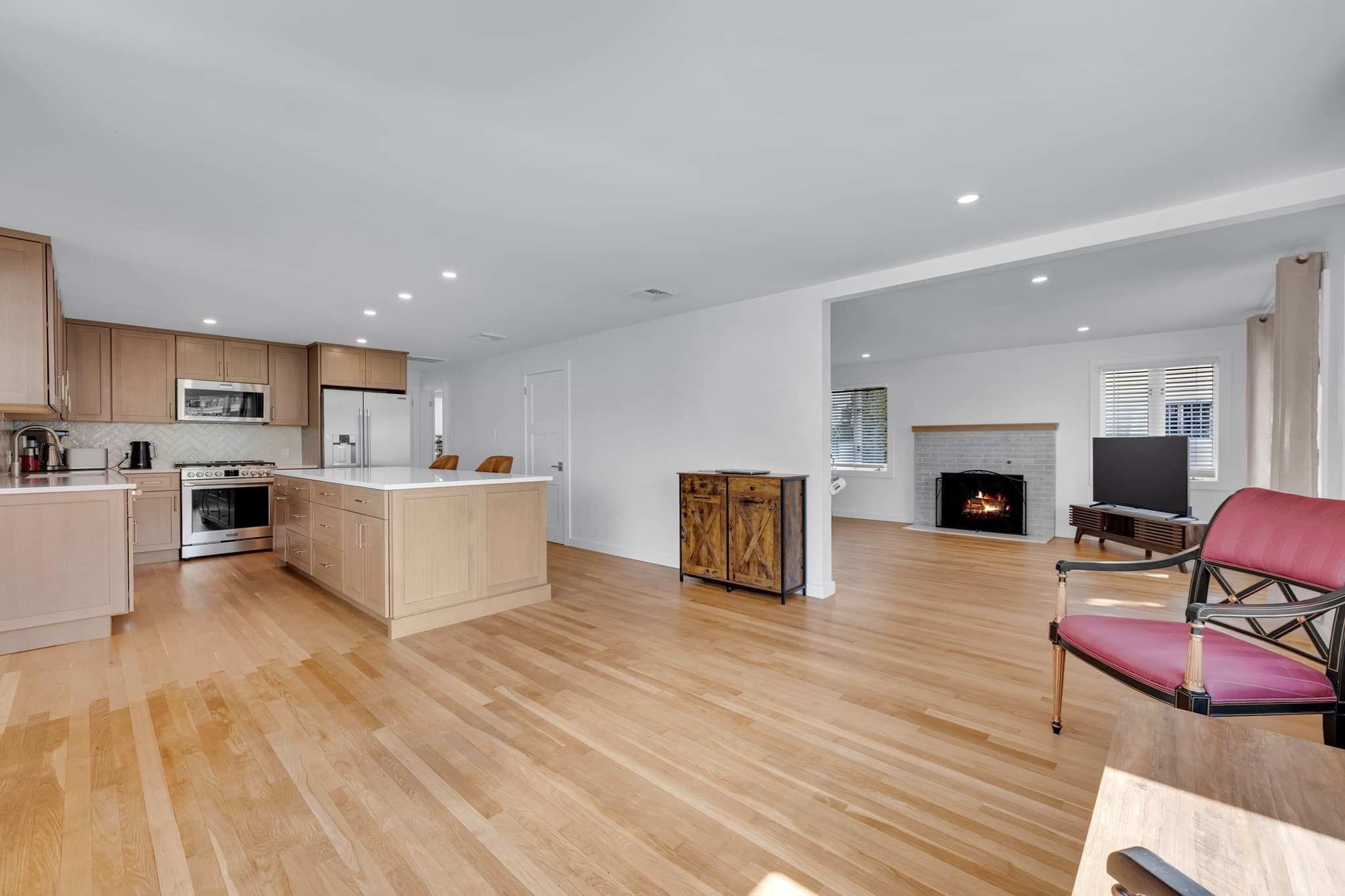 Single Family Residence at 79 Chilmark St, Worcester MA 01604, Worcester, photo 6 of 30