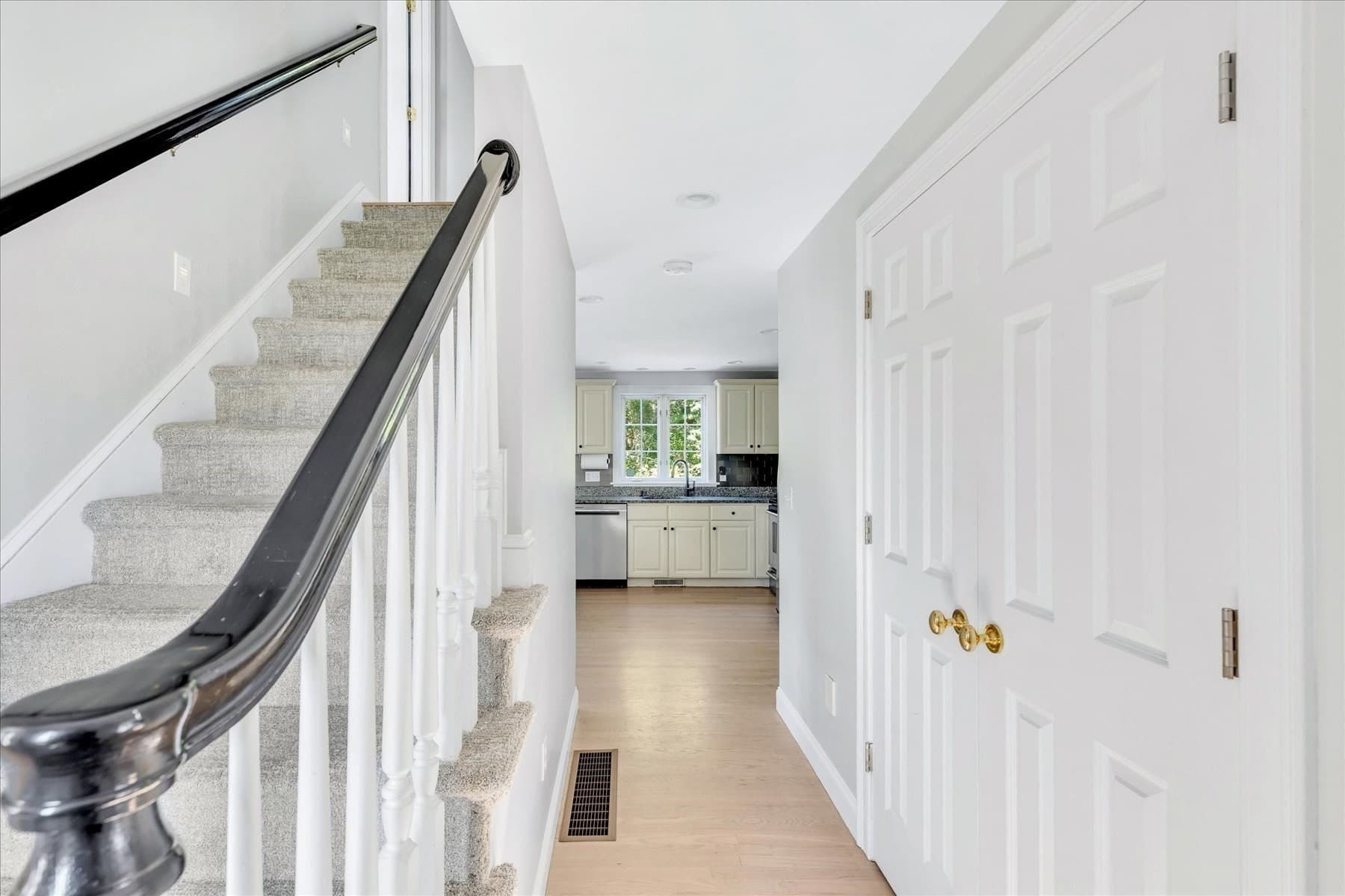 Single Family Residence at 5 Granite Cir, Sandwich MA 02537, Sandwich, photo 3 of 39