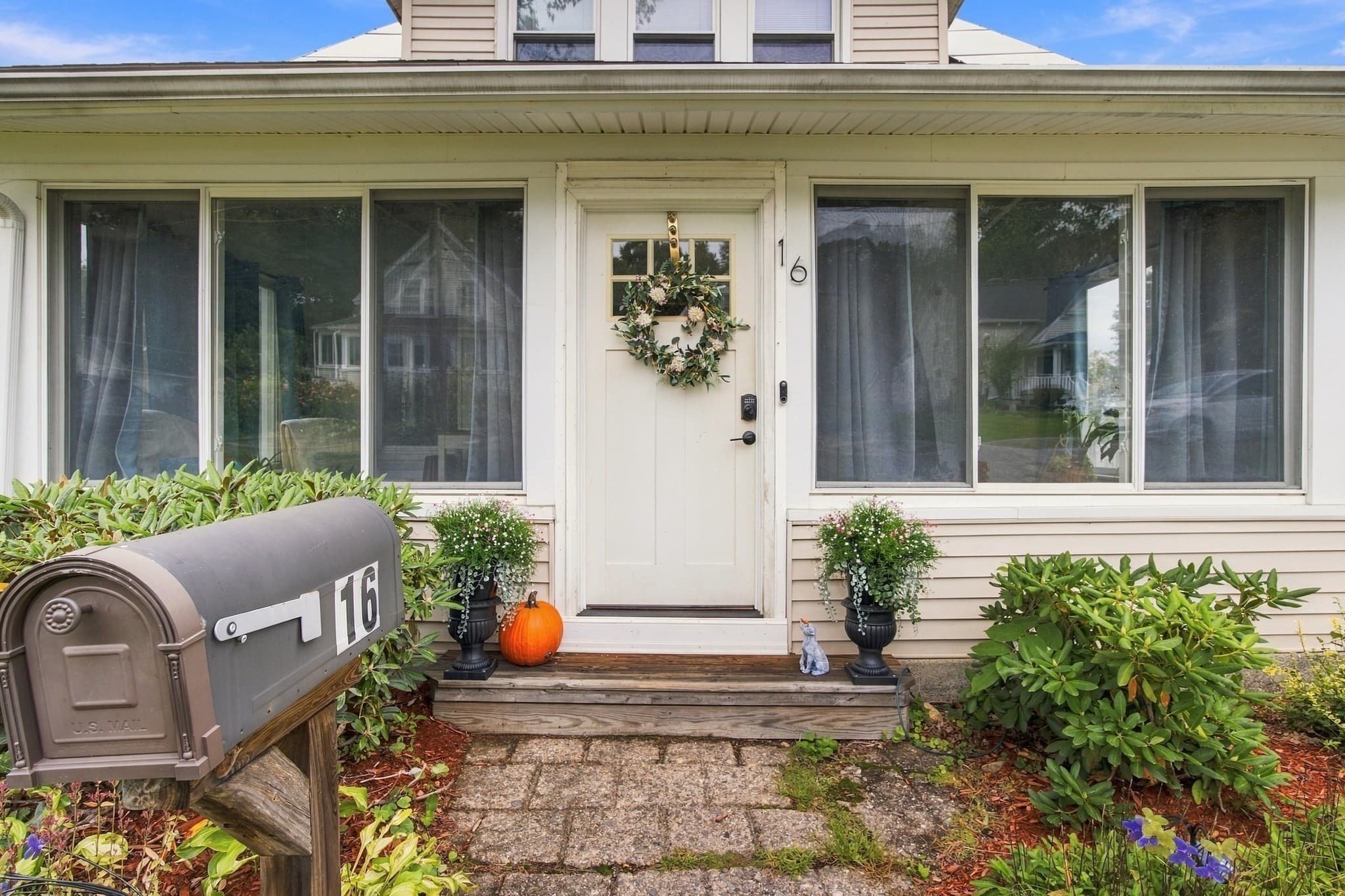 Single Family Residence at 16 Field St, Auburn MA 01501, Auburn, photo 4 of 42