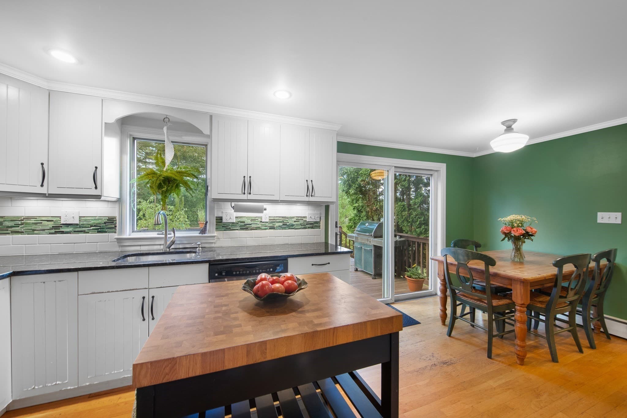 Single Family Residence at 17 Rich Rd, Woburn MA 01801, Woburn, photo 5 of 27