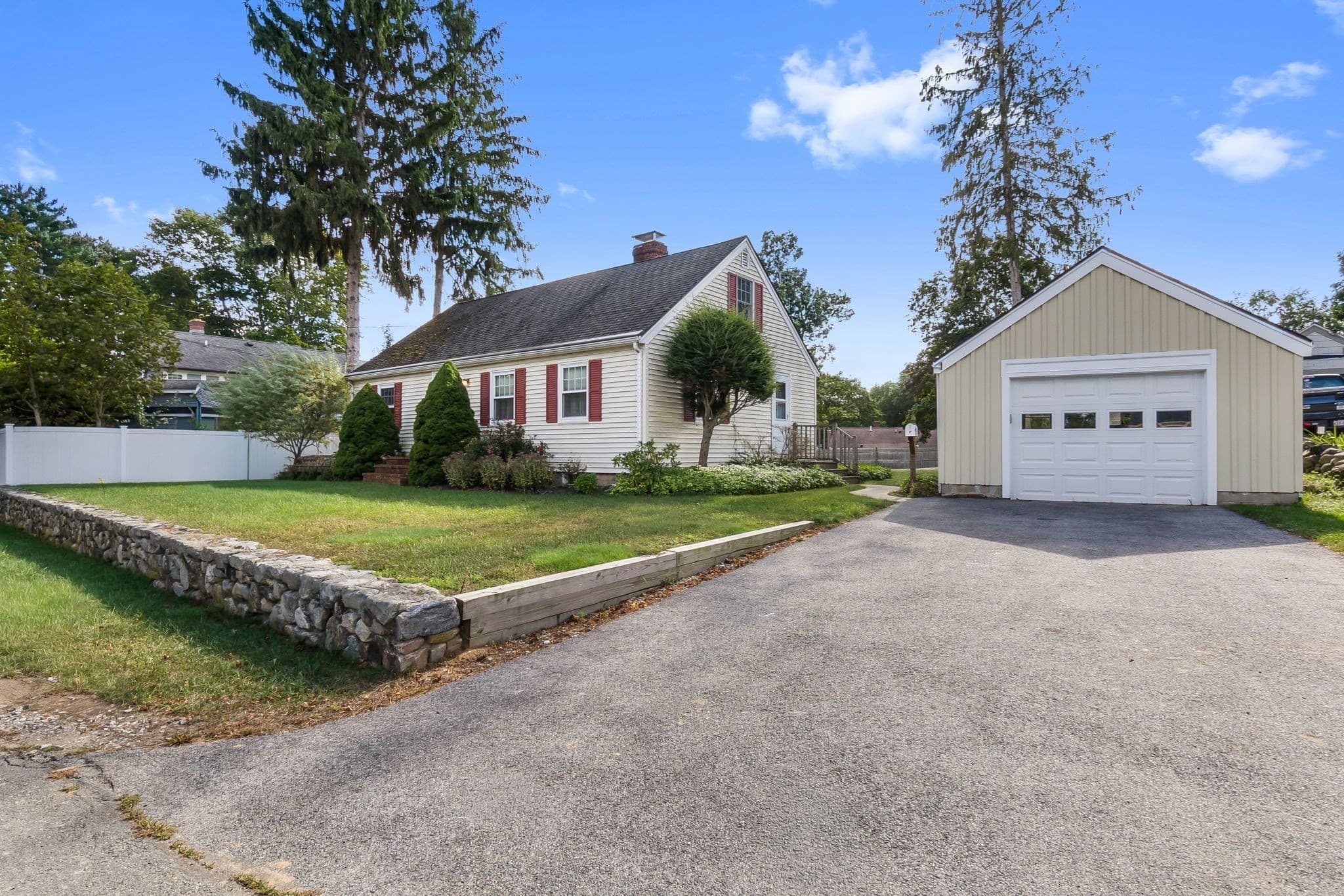 Single Family Residence at 8 Savoy Rd., Hamilton MA 01982, Hamilton, photo 2 of 22