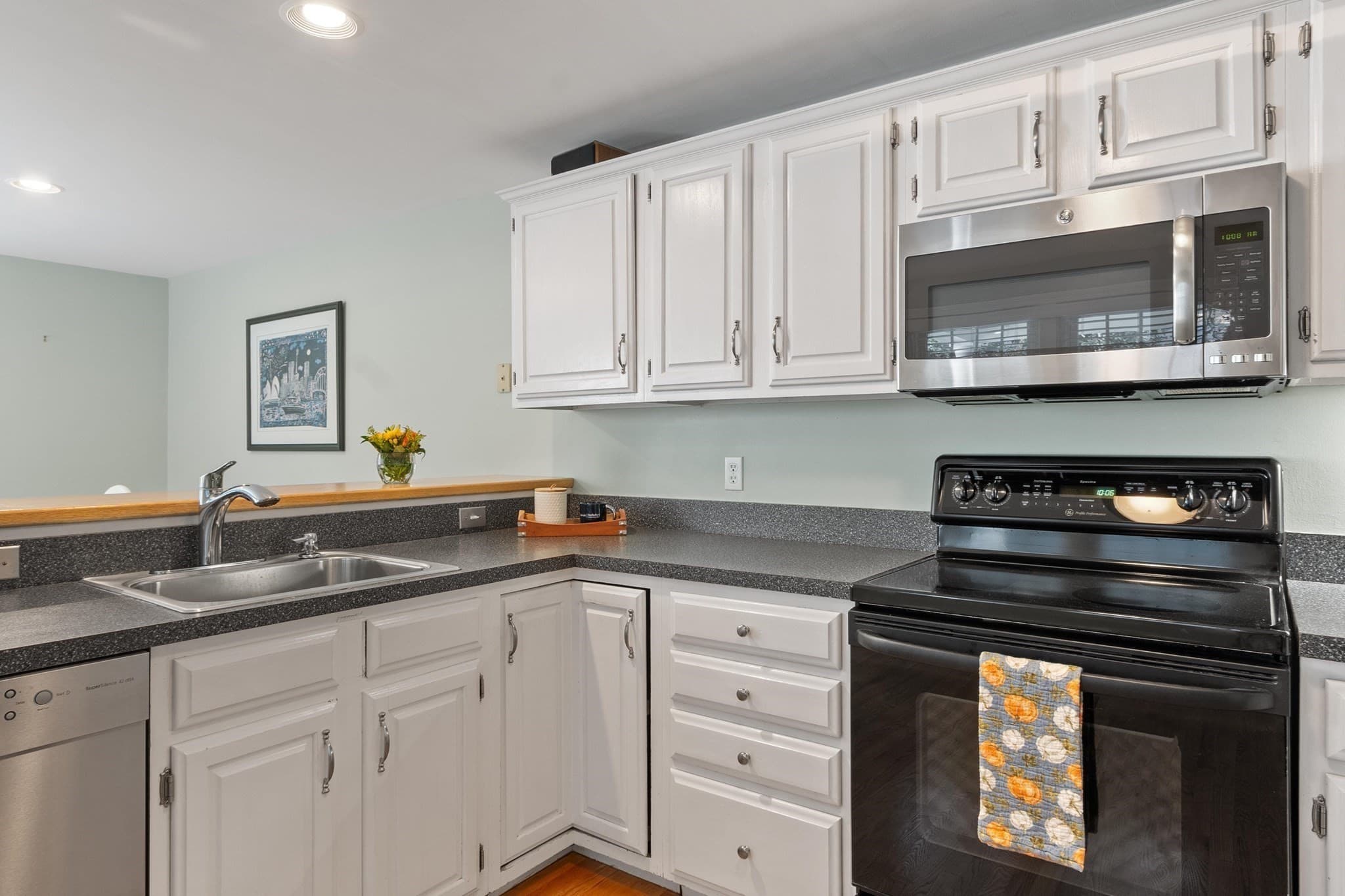 Condominium at 41 Mitchell Grant Way # 41, Bedford MA 01730, Bedford, photo 10 of 37