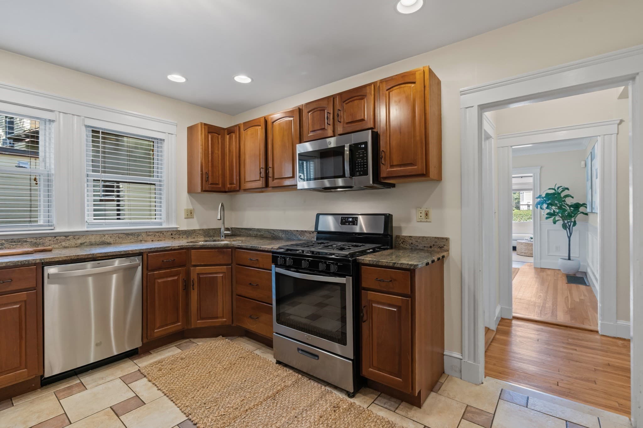 Condominium at 88-90 Auburn St # 90, Newton MA 02466, Newton, photo 14 of 36