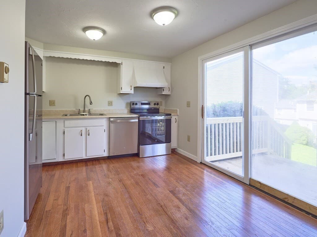 Condominium at 270 Sunderland Rd # 40, Worcester MA 01604, Worcester, photo 6 of 28