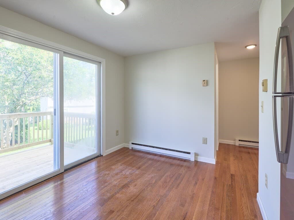 Condominium at 270 Sunderland Rd # 40, Worcester MA 01604, Worcester, photo 7 of 28