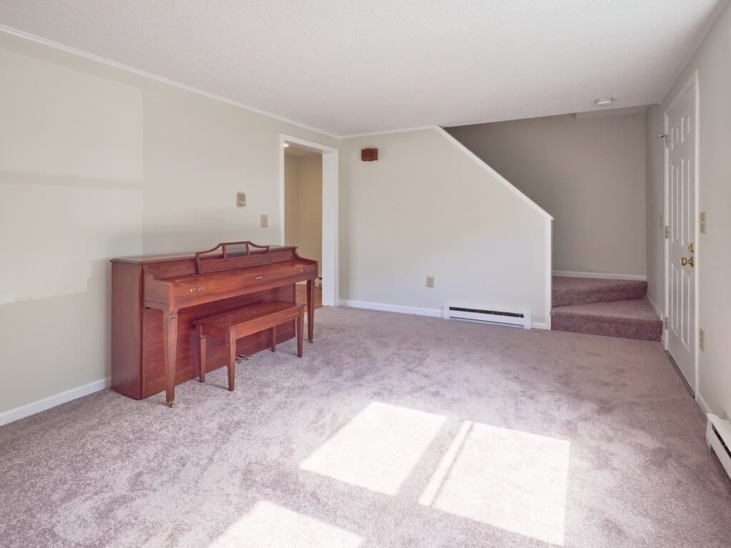 Condominium at 270 Sunderland Rd # 40, Worcester MA 01604, Worcester, photo 11 of 28