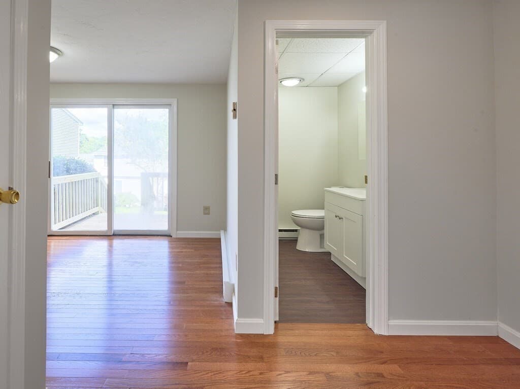 Condominium at 270 Sunderland Rd # 40, Worcester MA 01604, Worcester, photo 8 of 28
