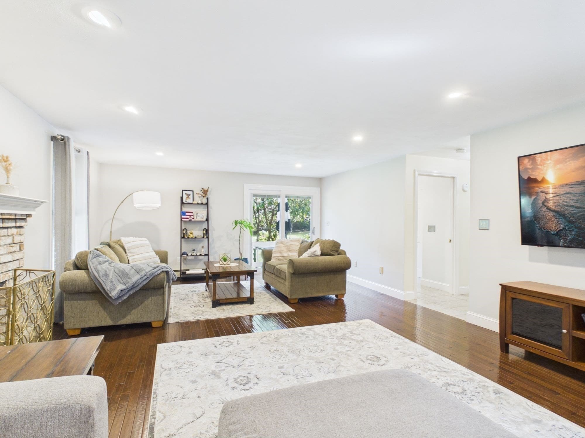Single Family Residence at 172 Landry Ave, North Attleboro MA 02760, North Attleboro, photo 5 of 42