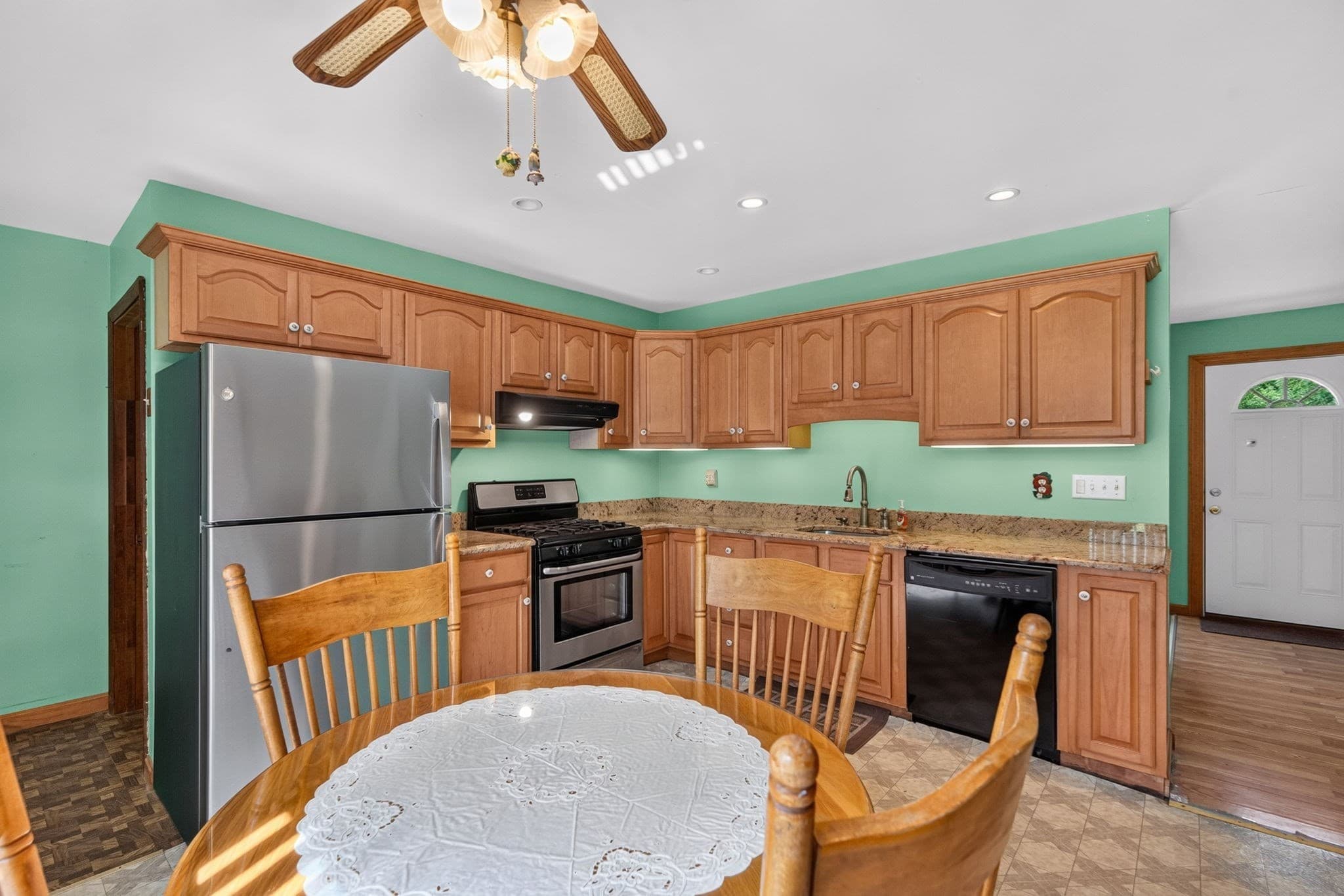 Single Family Residence at 37 Chipaway Rd, Freetown MA 02717, Freetown, photo 6 of 27