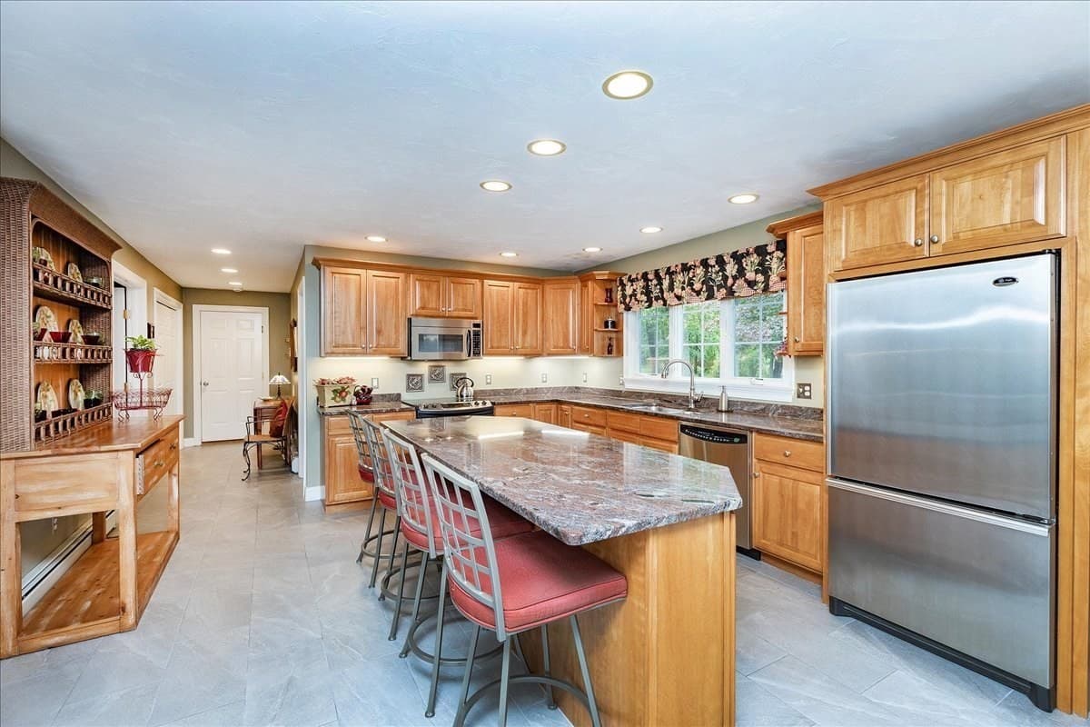 Single Family Residence at 5 Blais Farm Rd, Middleton MA 01949, Middleton, photo 10 of 41