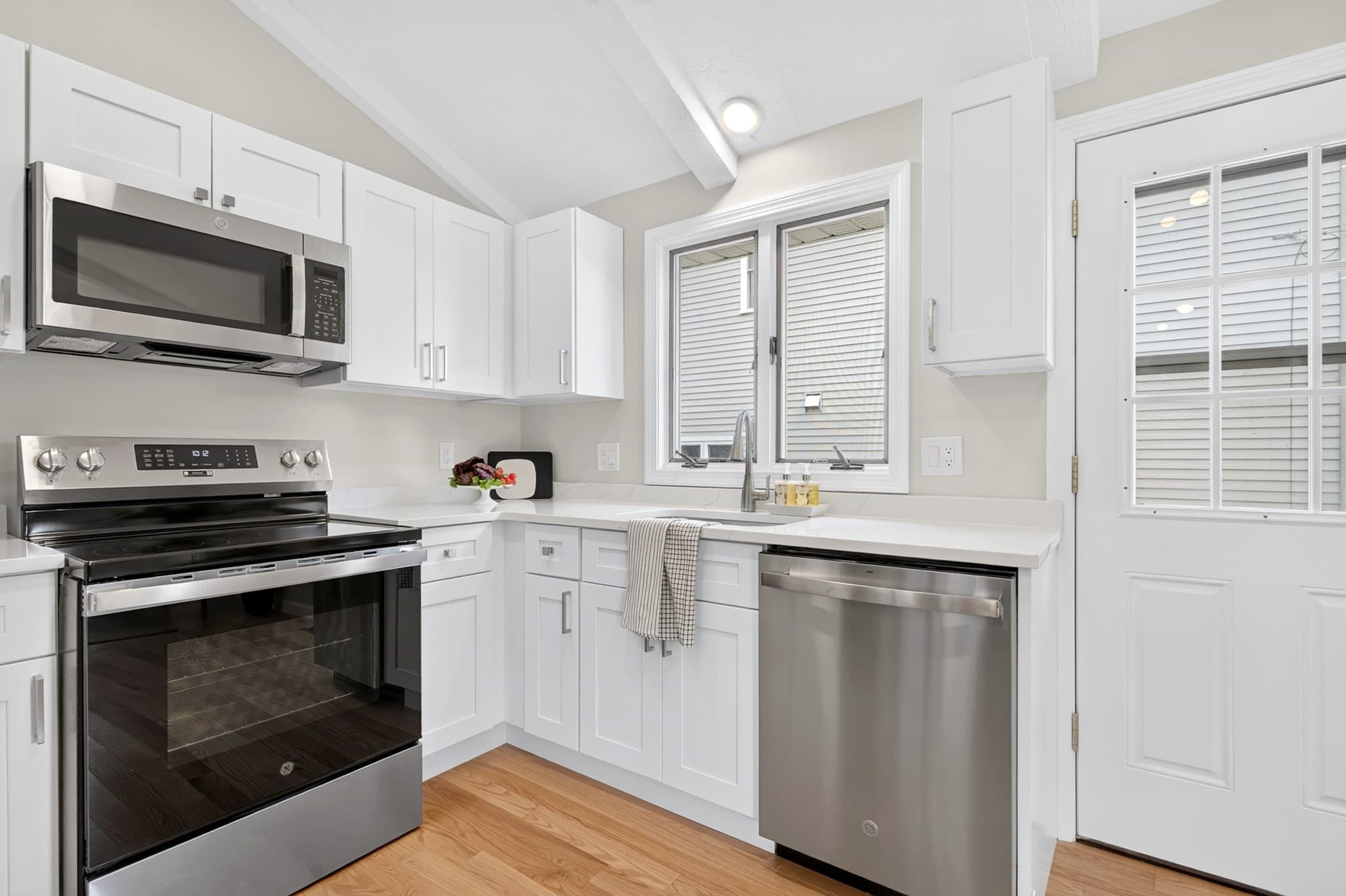 Single Family Residence at 72 Arcadia Ave, Waltham MA 02452, Waltham, photo 10 of 37