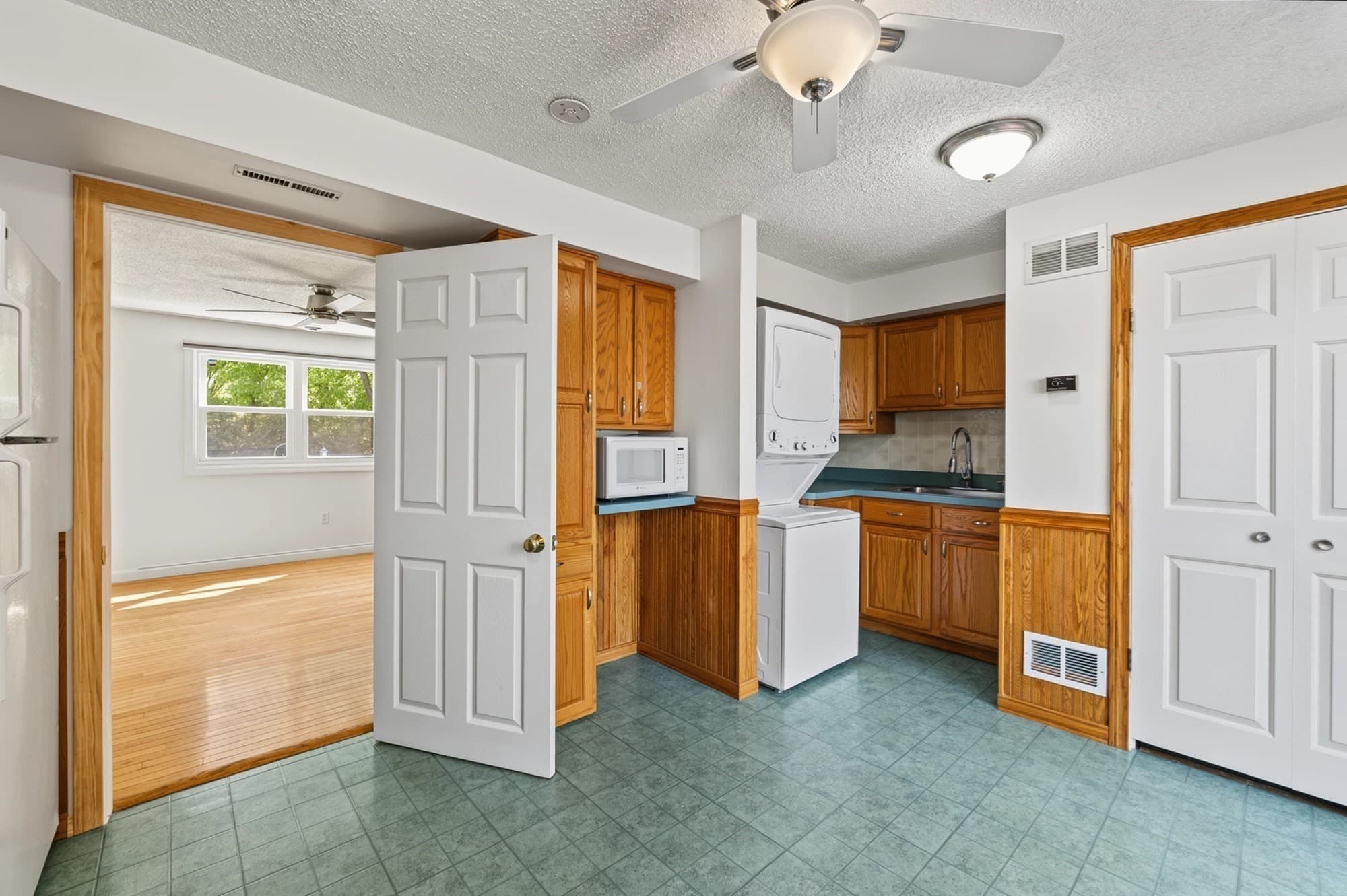 Condominium at 79 Arnold Ave # 79, Lowell MA 01852, Lowell, photo 11 of 33