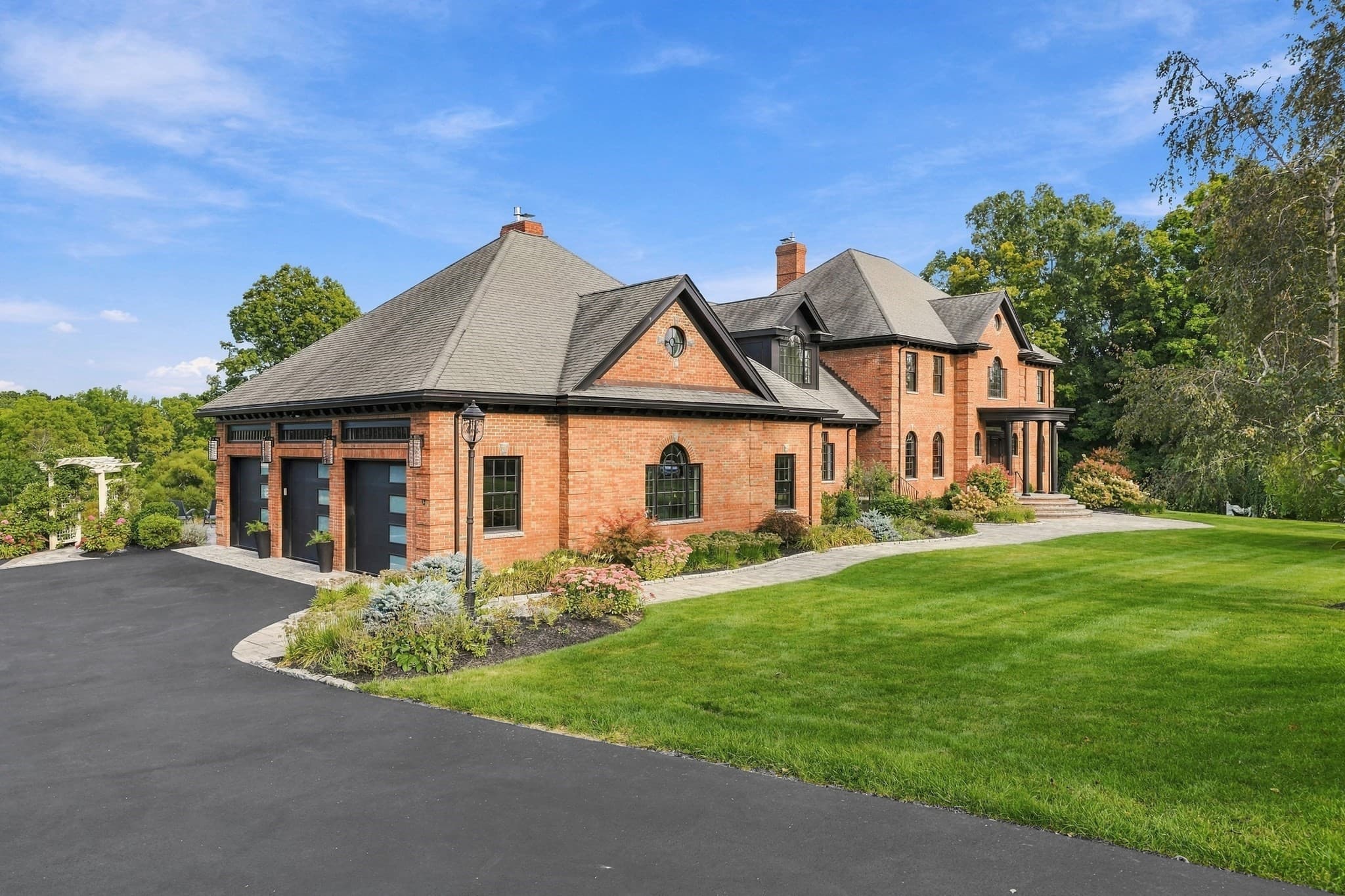 Single Family Residence at 3 Wyndemere Dr, Southborough MA 01772, Southborough, photo 2 of 42