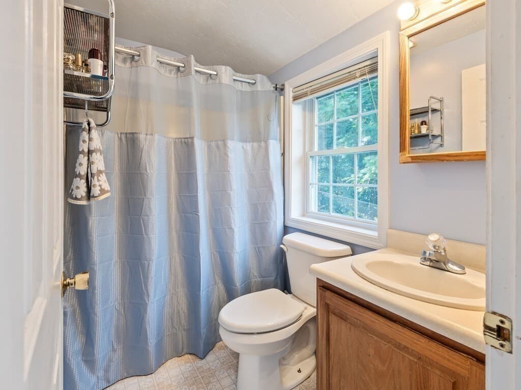 Single Family Residence at 37 Moreland Green Dr, Worcester MA 01609, Worcester, photo 17 of 38