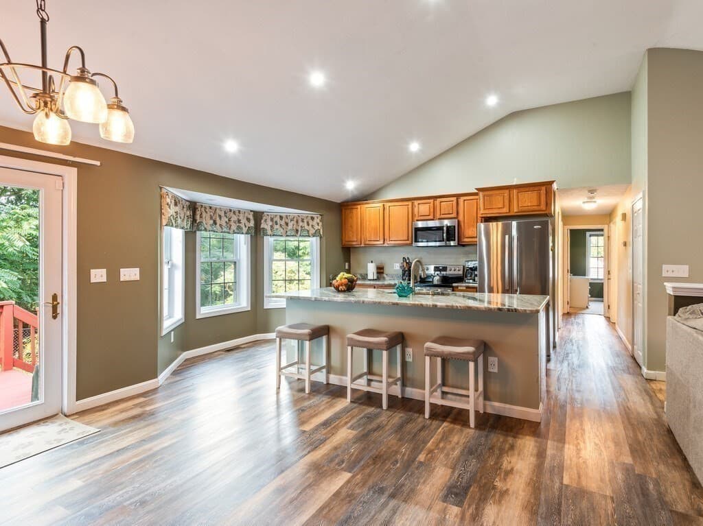 Single Family Residence at 37 Moreland Green Dr, Worcester MA 01609, Worcester, photo 3 of 38