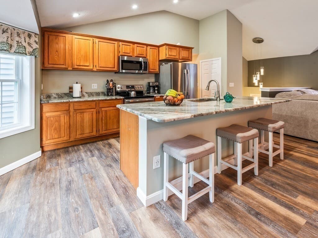 Single Family Residence at 37 Moreland Green Dr, Worcester MA 01609, Worcester, photo 5 of 38