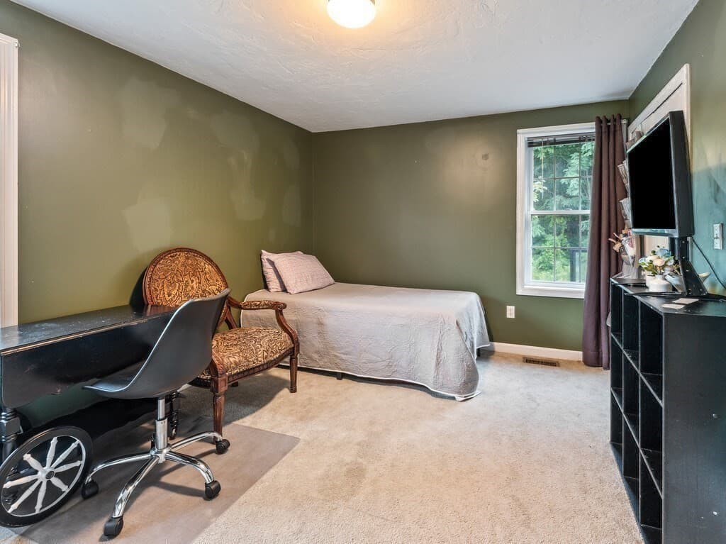 Single Family Residence at 37 Moreland Green Dr, Worcester MA 01609, Worcester, photo 24 of 38