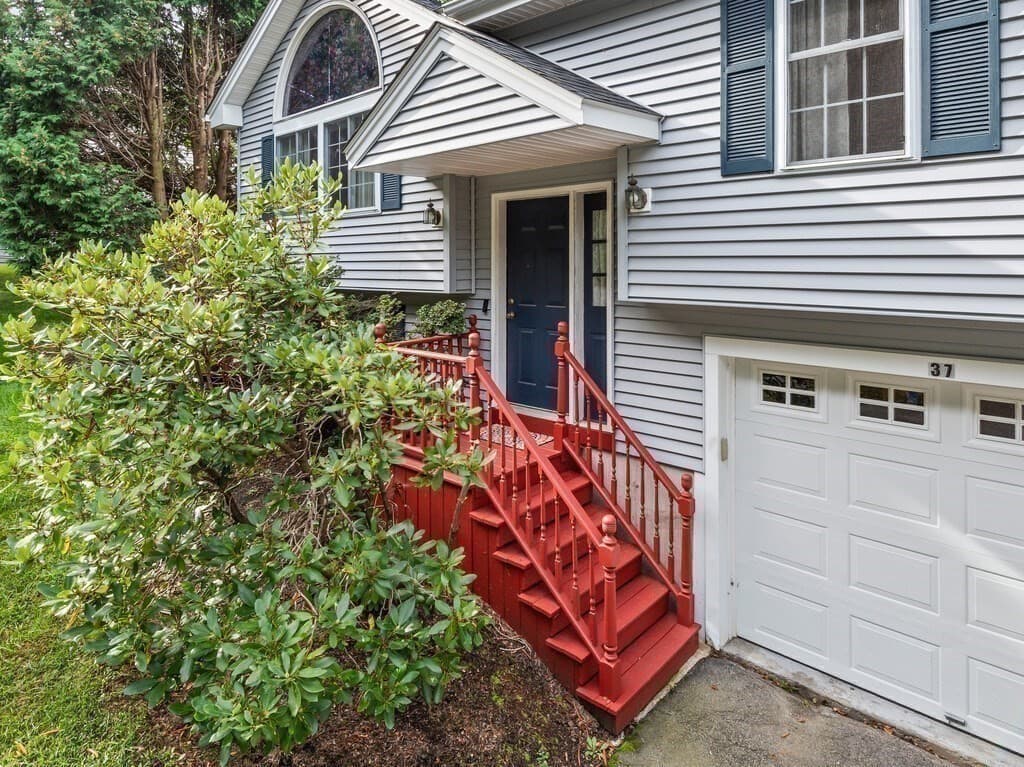 Single Family Residence at 37 Moreland Green Dr, Worcester MA 01609, Worcester, photo 34 of 38