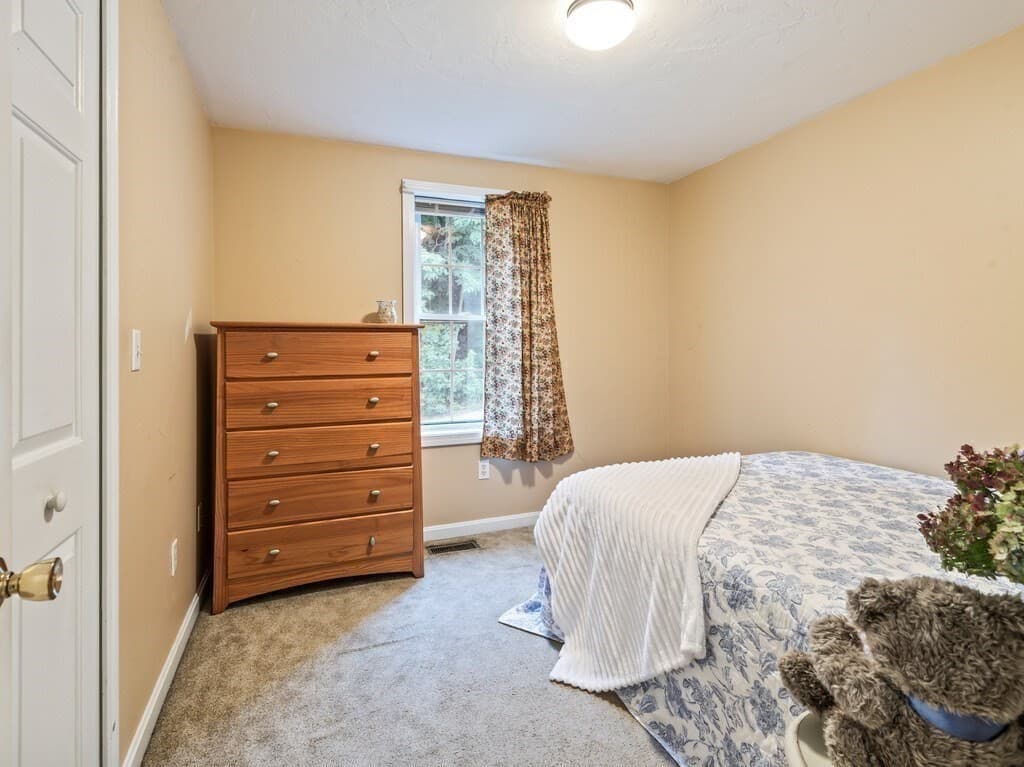 Single Family Residence at 37 Moreland Green Dr, Worcester MA 01609, Worcester, photo 18 of 38