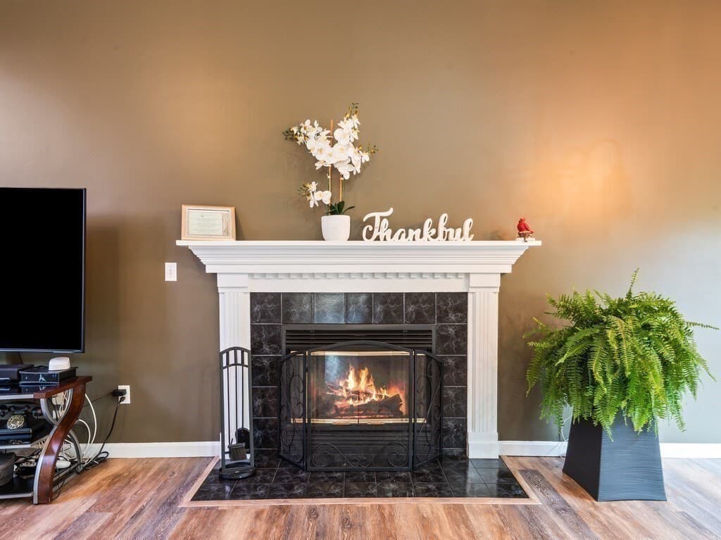 Single Family Residence at 37 Moreland Green Dr, Worcester MA 01609, Worcester, photo 11 of 38