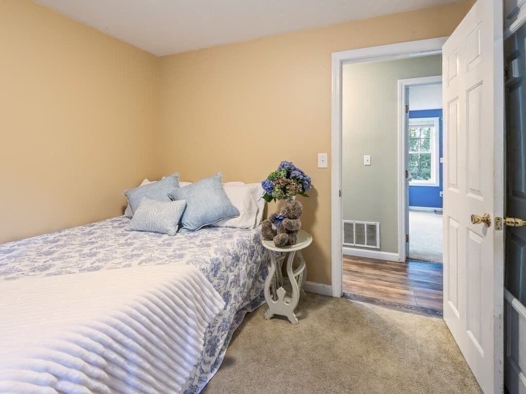 Single Family Residence at 37 Moreland Green Dr, Worcester MA 01609, Worcester, photo 19 of 38