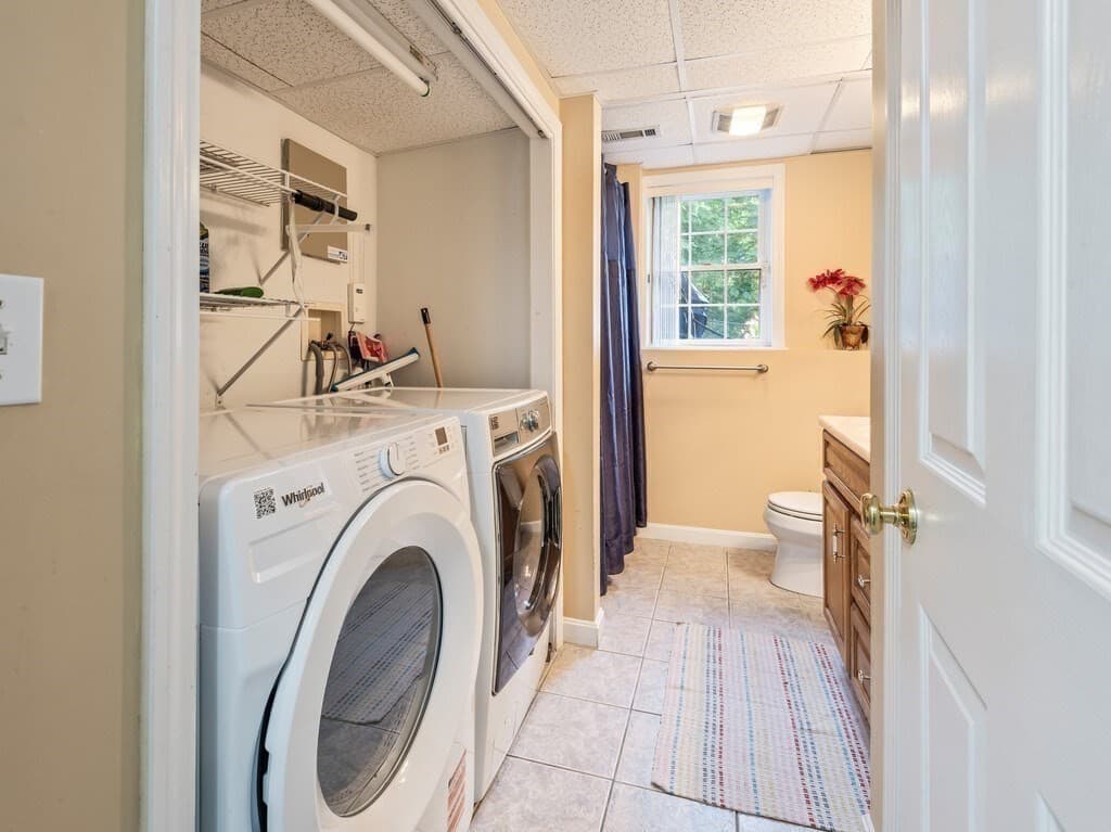 Single Family Residence at 37 Moreland Green Dr, Worcester MA 01609, Worcester, photo 29 of 38